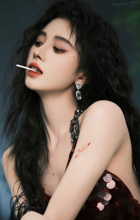 爱吃棒棒糖的鞠婧祎脸太美了(4/9)