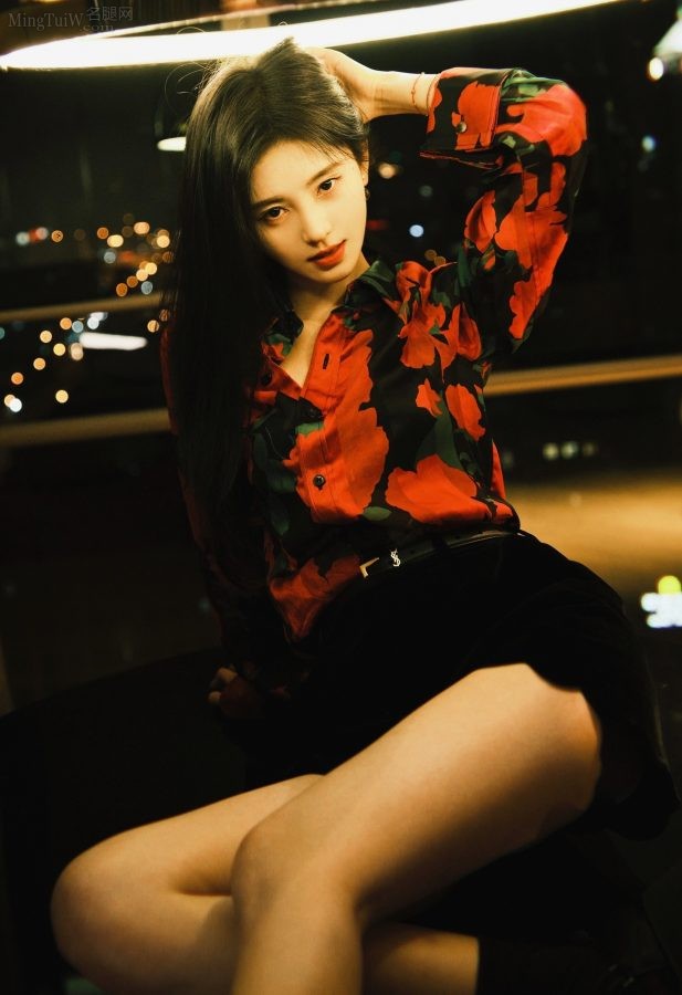 鞠婧祎的美大腿是被上帝吻过吧(1/6)