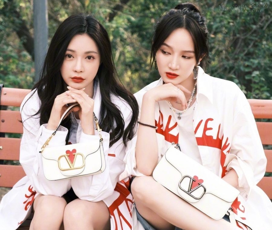 孟佳和沈梦辰好姐妹美腿旅拍(2/8)