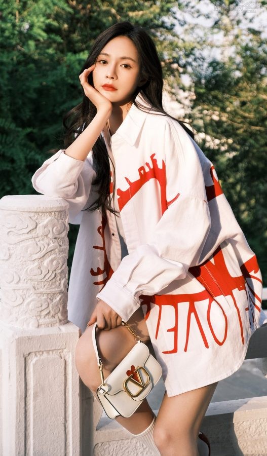 孟佳和沈梦辰好姐妹美腿旅拍(5/8)