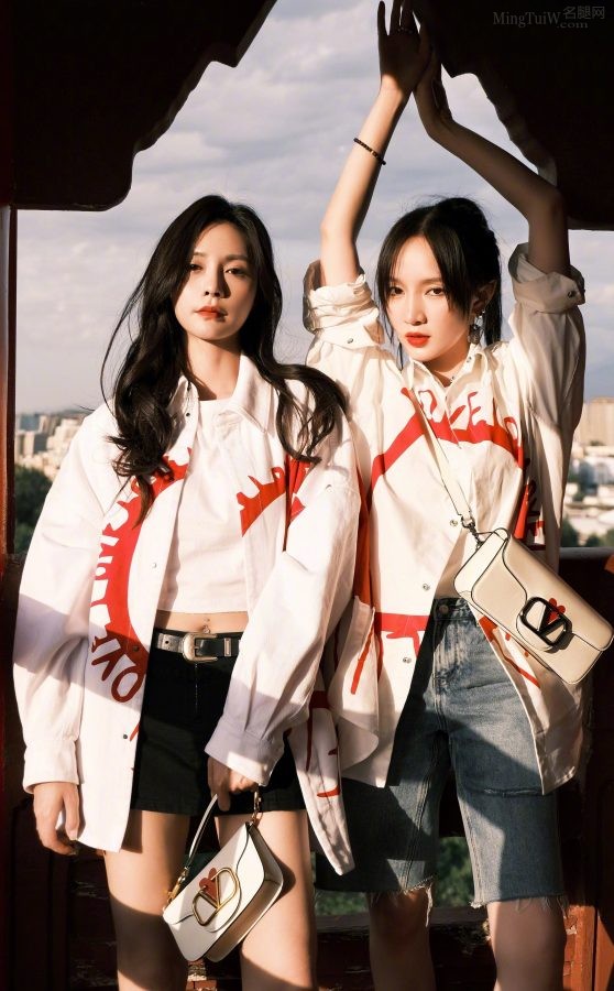 孟佳和沈梦辰好姐妹美腿旅拍(7/8)