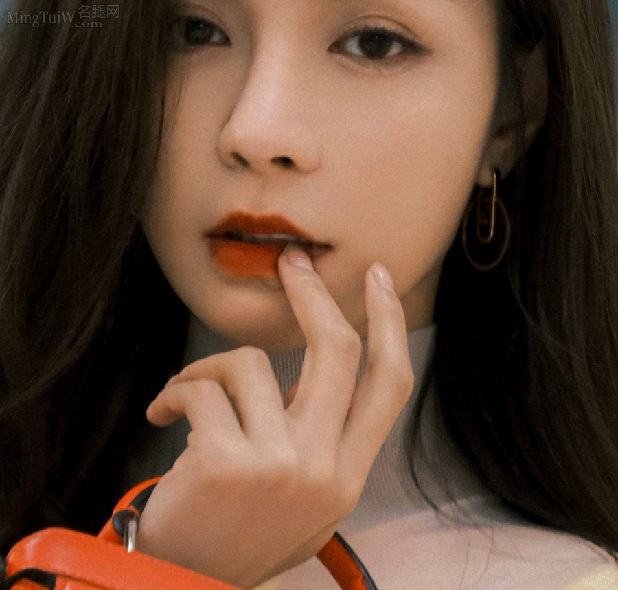 沈梦辰小短裙美细腿身材妖娆(5/5)
