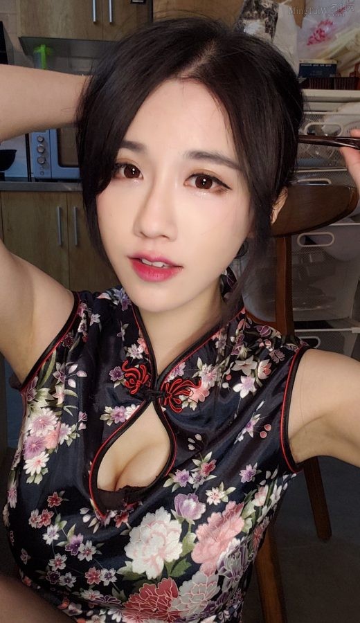 轩子巨2兔超短旗袍配黑丝太正了(5/6)