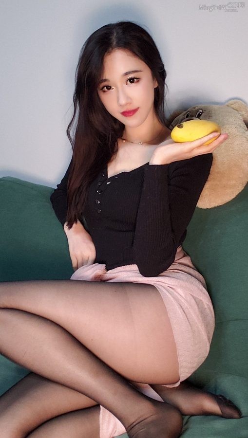 Xuanzi Juertu's plump black silk legs(2/2)