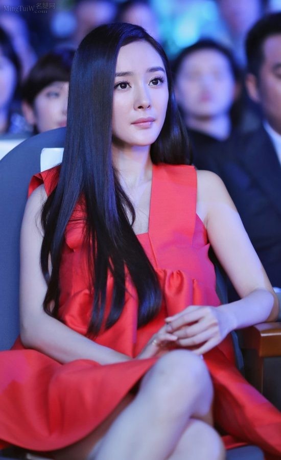 杨幂真实活动图好细的腿(4/4)