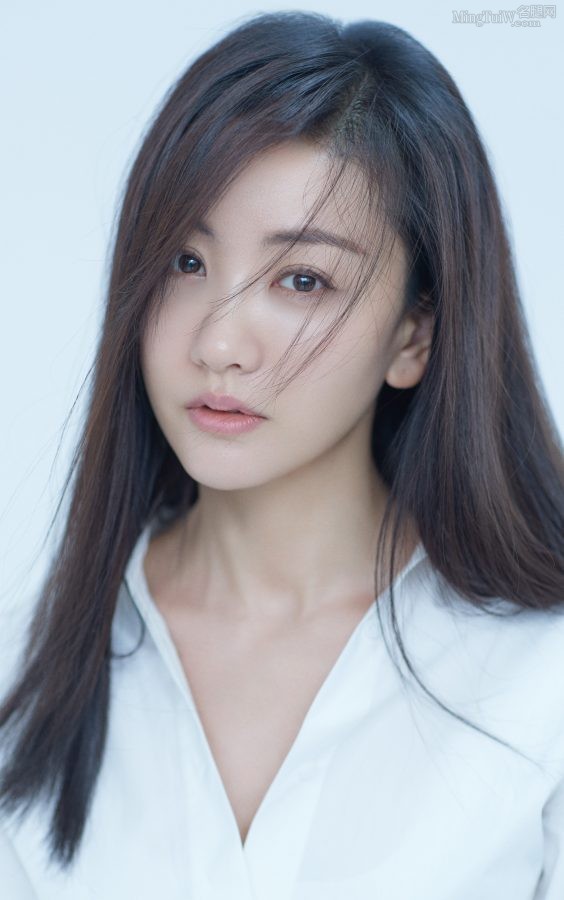 杨蓉紧身牛仔裤显露迷人长腿(3/4)