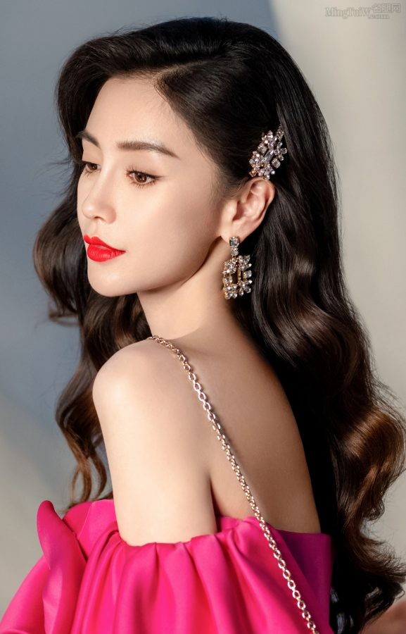 Roger Vivier代言人Angelababy的性感红唇和华丽的美腿(8/21)
