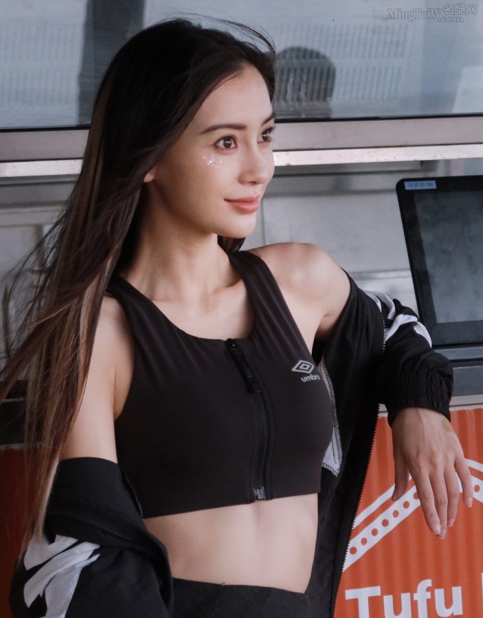 Angelababy杨颖运动内衣小蛮腰(1/5)