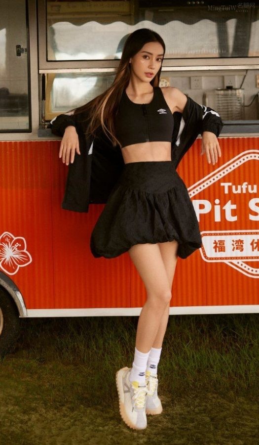 Angelababy Yang Ying sports bra with small waist(3/5)