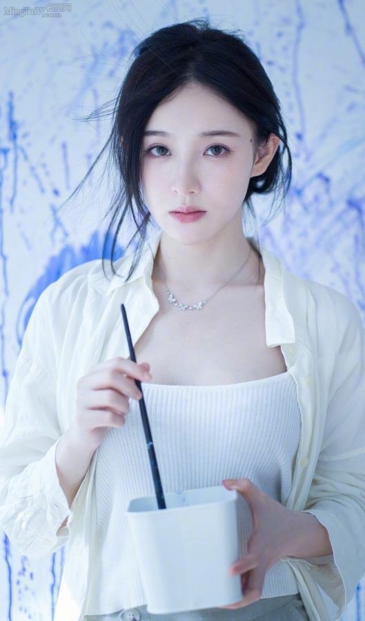 周二珂气质纯美玉足白皙(3/3)