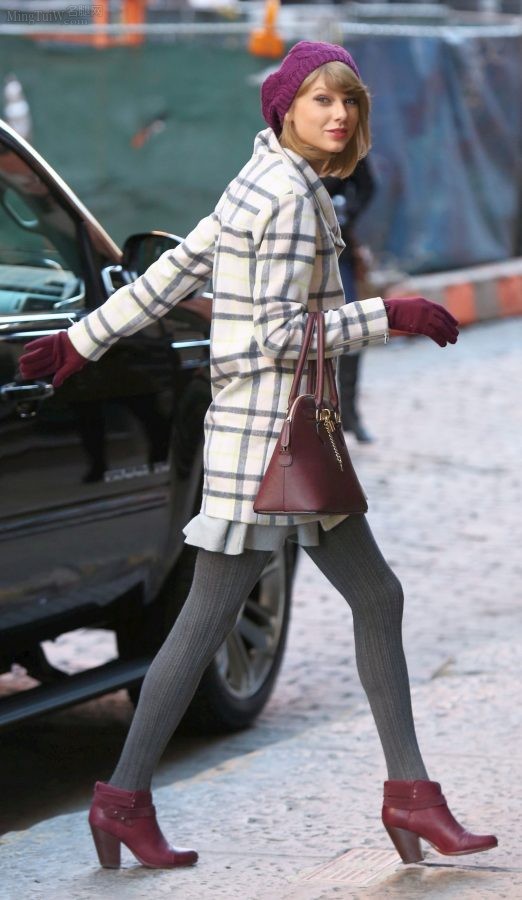 Taylor Swift冬天穿灰色棉袜外出美腿细长（第3张/共37张）