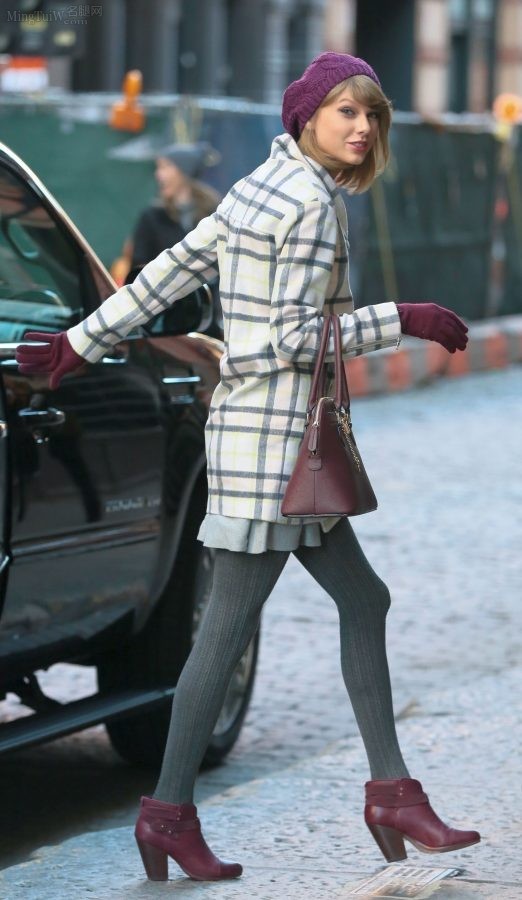 Taylor Swift冬天穿灰色棉袜外出美腿细长（第5张/共37张）