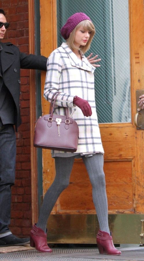 Taylor Swift冬天穿灰色棉袜外出美腿细长（第9张/共37张）