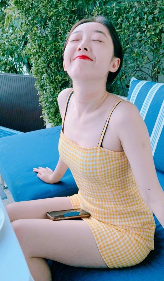 蒋梦婕吊带超短裙白腿好美(1/2)