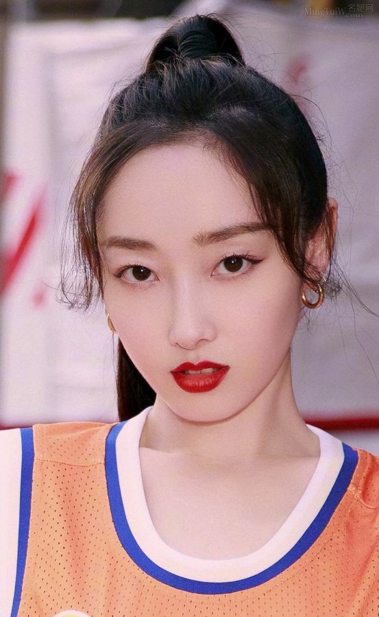 蒋梦婕穿Tide超短裙美腿细长(3/3)