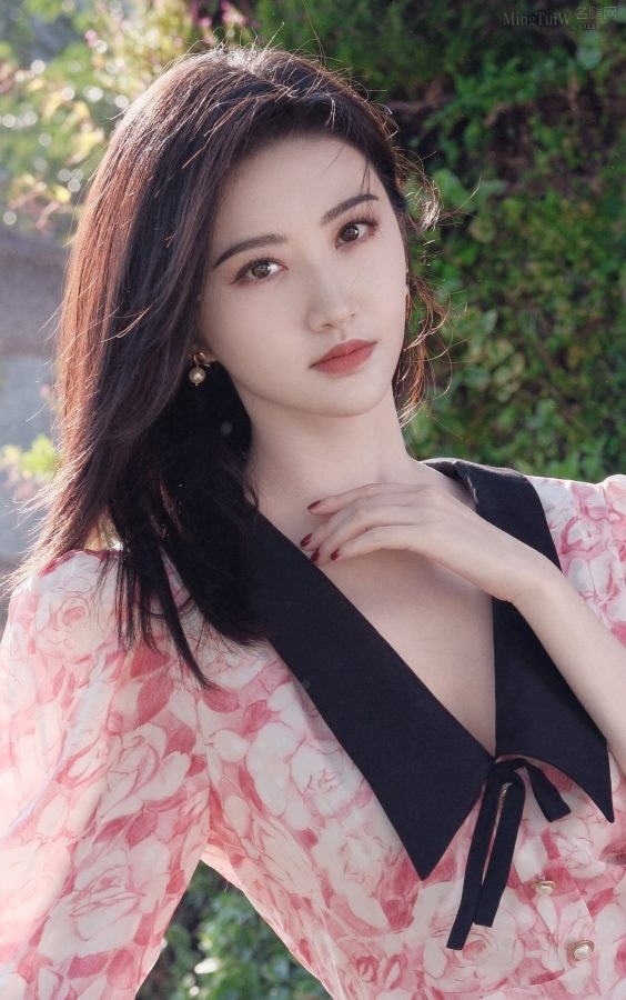 女神景甜阳光下白皙的美足(8/8)