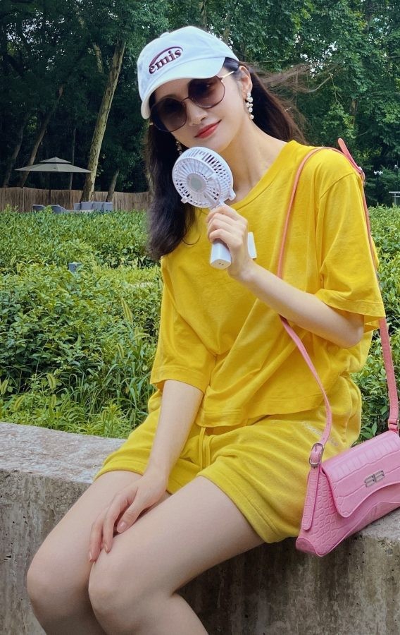 景甜细白美腿阳光生活照(4/5)