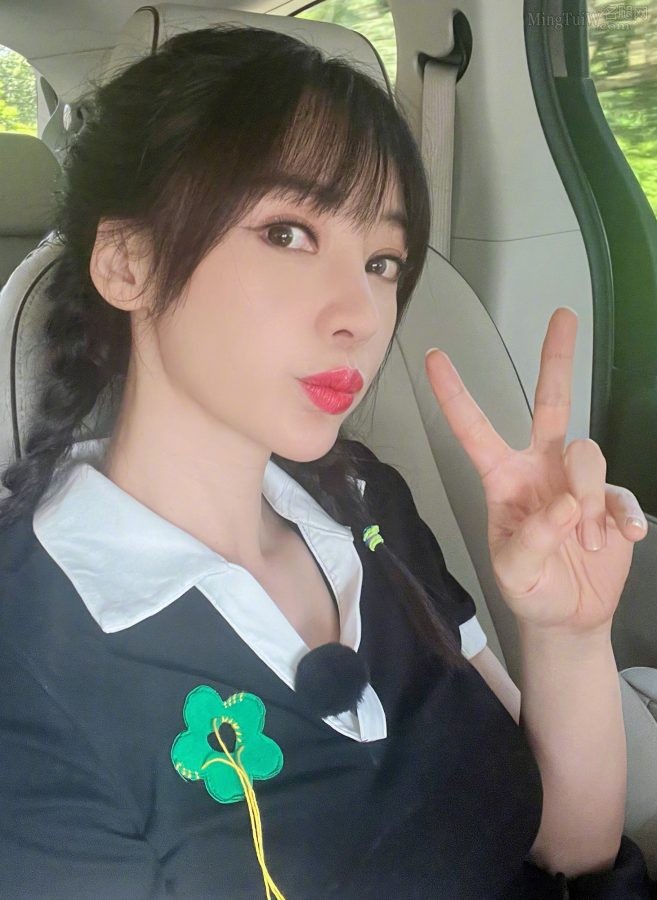 女神柳岩美腿穿运动袜少女感十足(8/9)