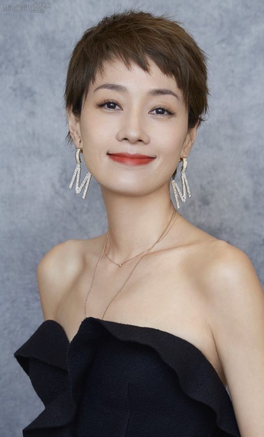 短发成熟女星马伊琍大秀香肩美背(2/4)