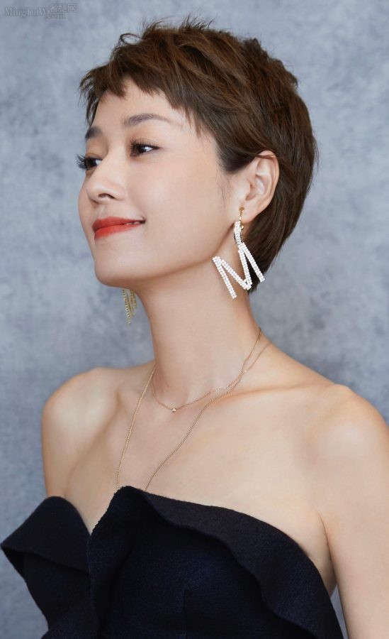 短发成熟女星马伊琍大秀香肩美背(3/4)