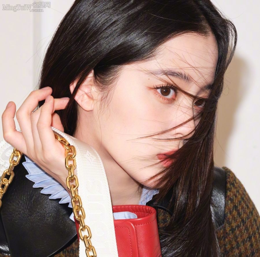 欧阳娜娜美玉腿穿低跟鞋小模样真好看(2/2)