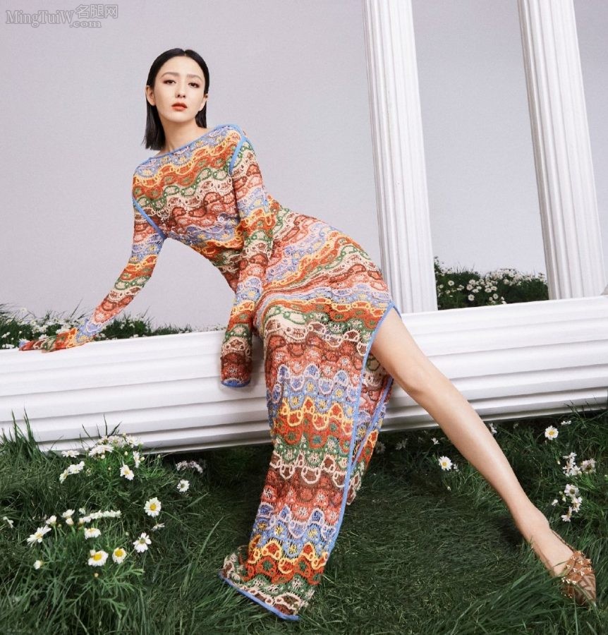 佟丽娅杂志美腿写真(1/4)