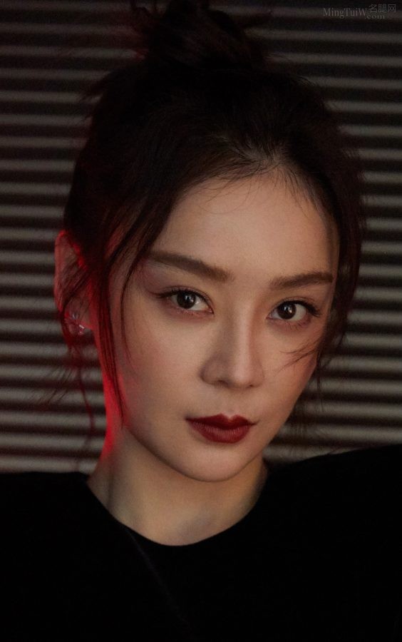 女明星袁姗姗精美玉足宣传玛莎拉蒂汽车(6/7)