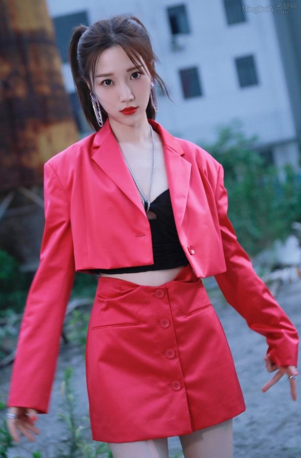 美细腿女主持张纯烨双马尾造型可爱（第2张/共6张）