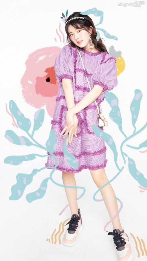 《精品购物指南》元气美少女赵露思美腿写真(3/7)
