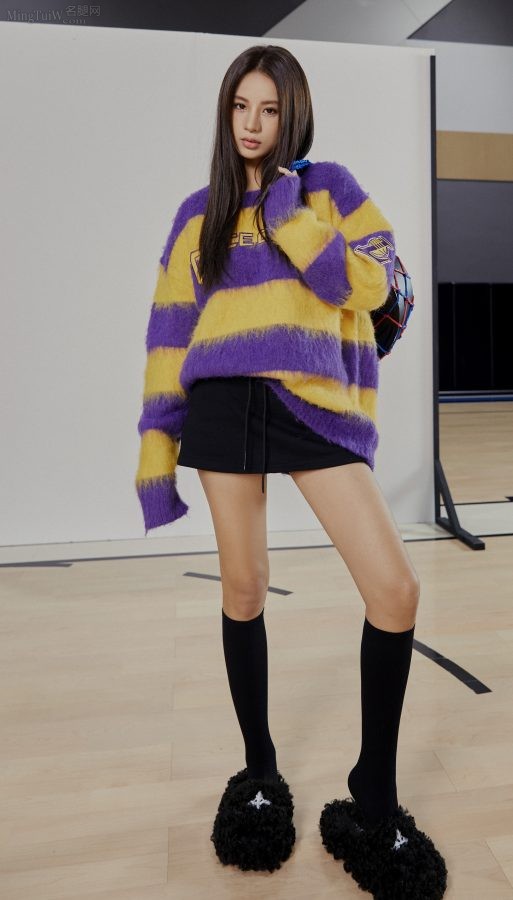 Zhou Yangqing got married or her slender legs were fashionable in cotton socks(9/11)