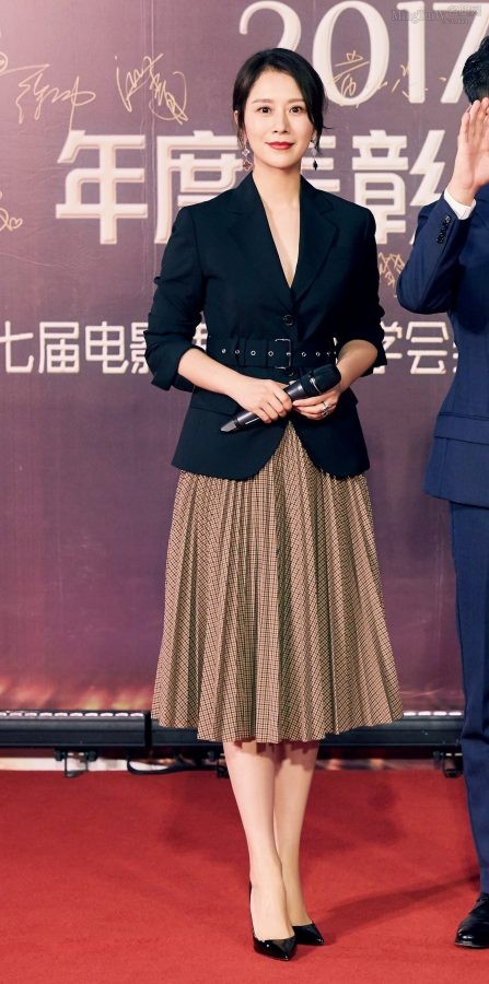 Actress Hai Qing showed off her intellectual style by wearing pointed high heels at the award ceremony(3/10)