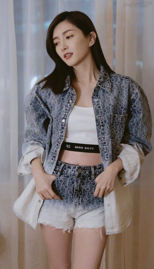 女明星江疏影渐变牛仔短裤美腿(3/4)