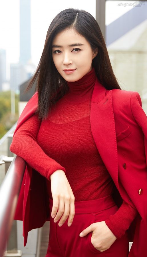 Today's domineering lady in red suit Jiang Xin(3/5)