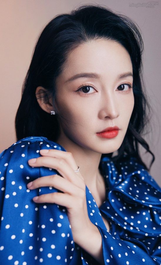 李沁美腿玉足精致肯定是被上帝吻过(2/4)