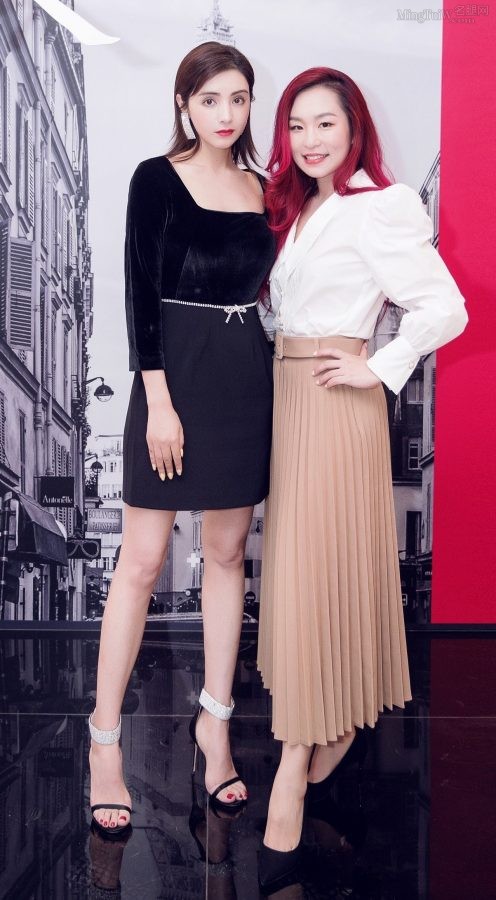 女演员麦迪娜细美腿玉足参加商业宣传活动(2/2)