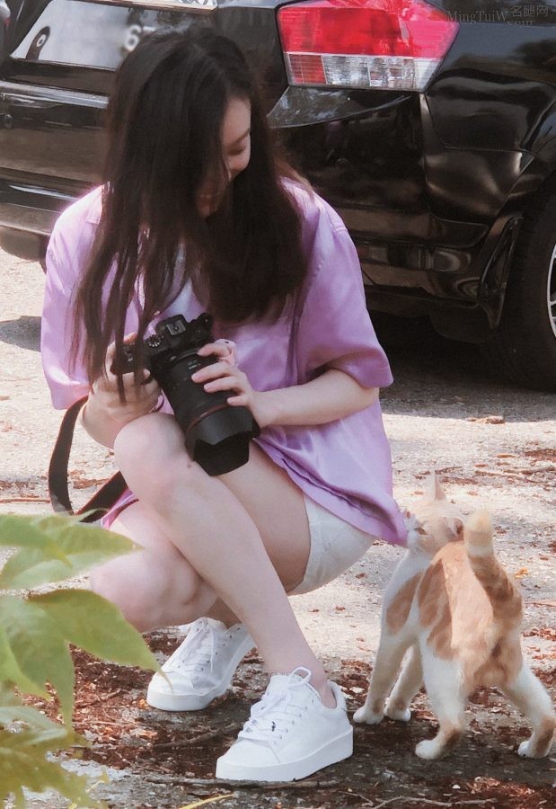 Ni Ni's fair fair legs and pussy masturbation(1/3)