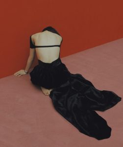 《嘉人》杂志倪妮丝袜写真