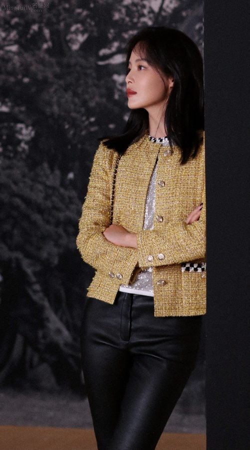 辛芷蕾大长腿穿黑皮裤亮相香奈儿产品发布会(3/6)