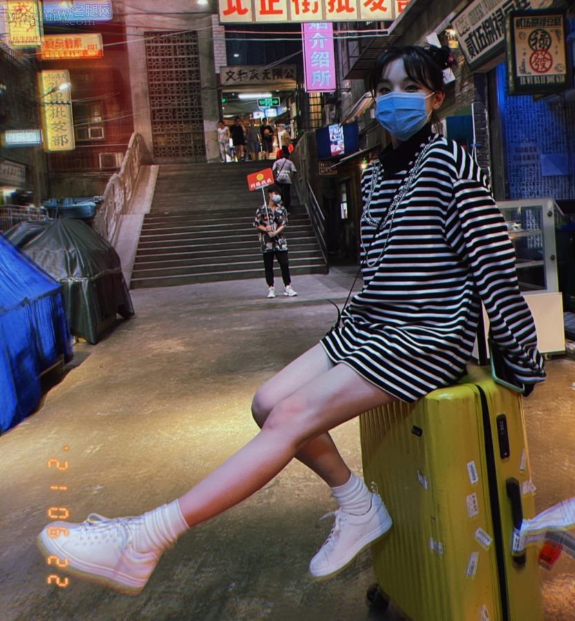 Song Yuqi's beautiful legs and white shoes daily life photos(1/4)