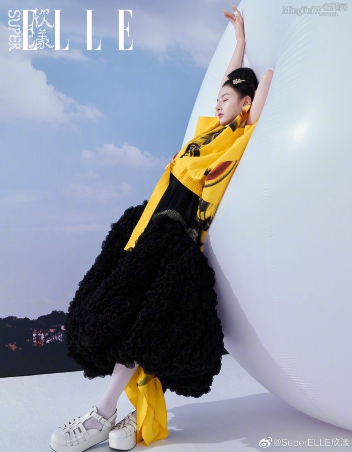 ELLE杂志封面大片宋祖儿裤里白色丝袜脚(3/7)