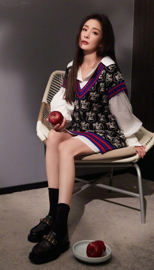摩登女星美幂幂杨幂人靓腿细(3/7)