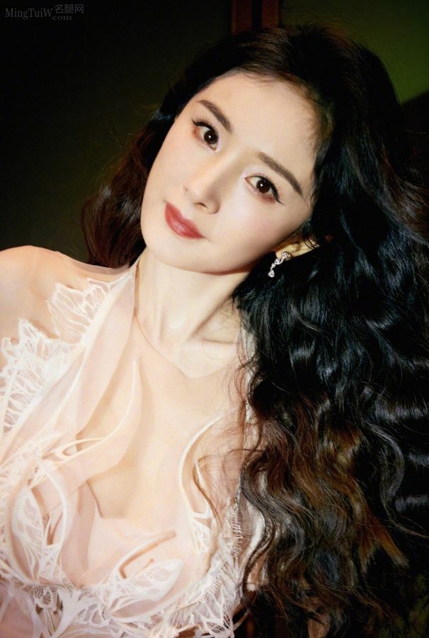 女明星杨幂玉臂细腰仙气飘飘(5/14)