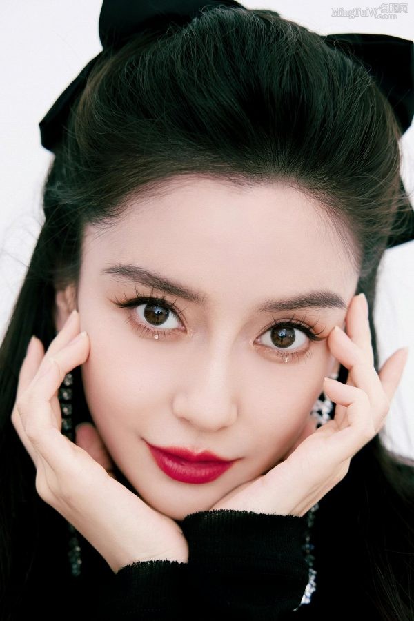 Angelababy杨颖超清脸部媚眼加迷人红嘴唇(2/11)