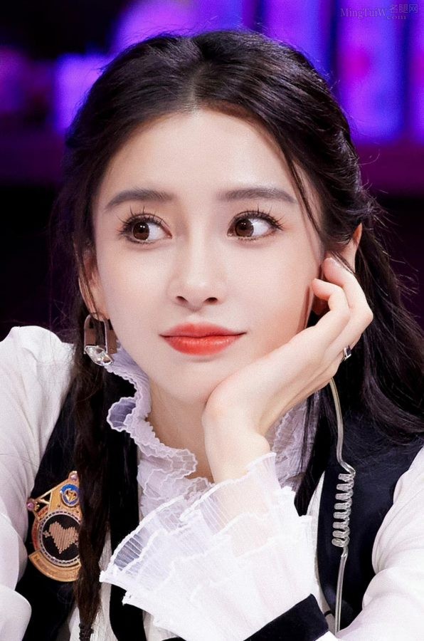 "Heartbeat Signal" Yang Ying's white legs and beautiful face make people's hearts flutter(6/9)