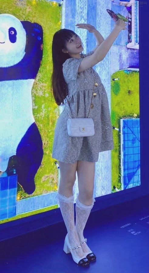 美少女严尚嘉腿穿短筒白丝靓照(10/10)