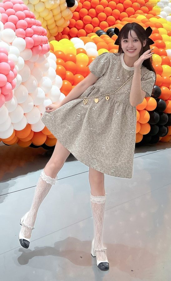 美少女严尚嘉腿穿短筒白丝靓照(9/10)