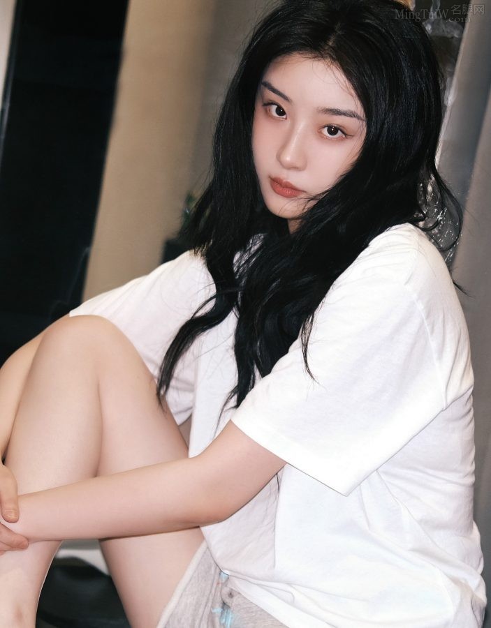 女歌手赵小棠美腿白皙光滑(2/5)