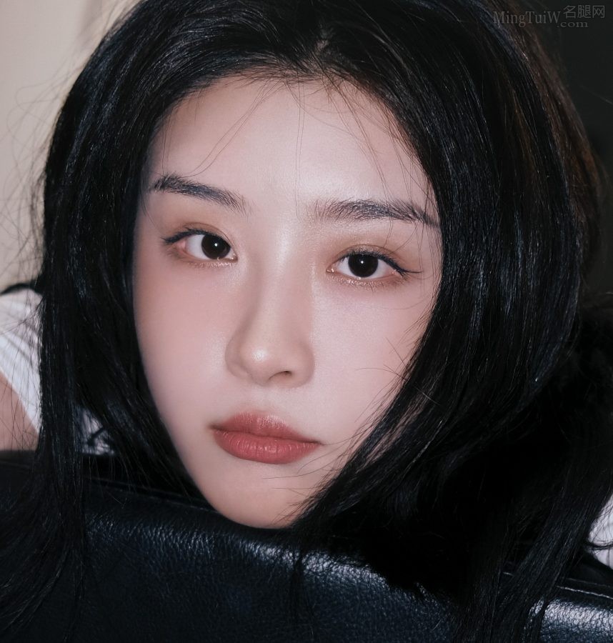 女歌手赵小棠美腿白皙光滑(5/5)