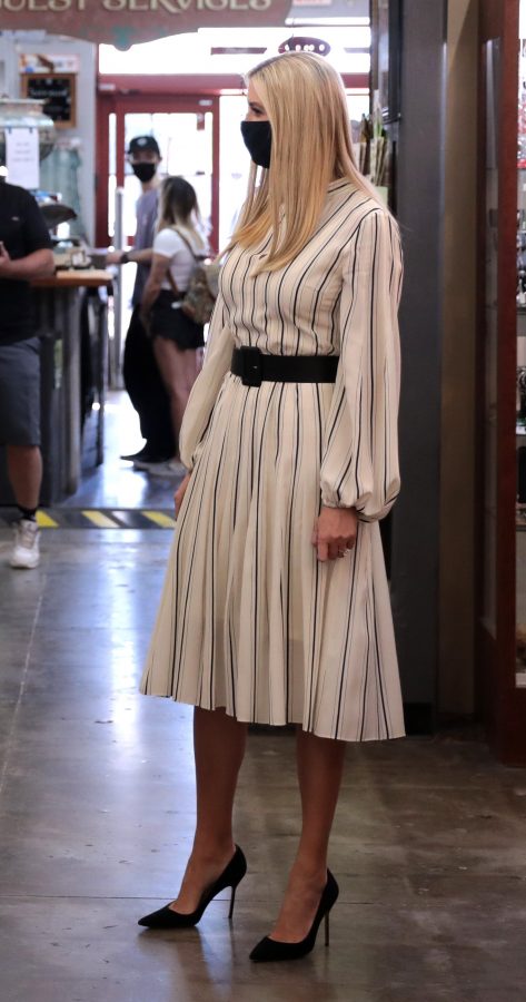 Ivanka Trump穿细高跟翘腿亮鞋底(8/8)