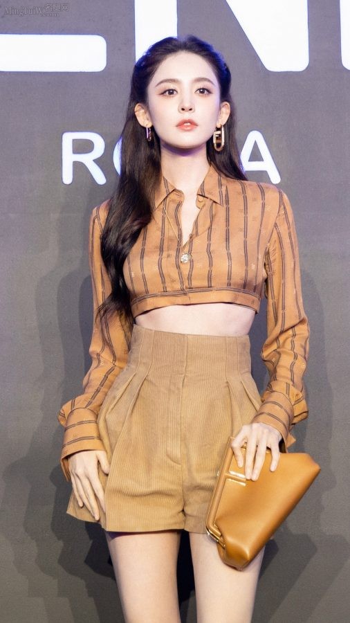 长身美女古力娜扎白皙大腿出镜(7/11)